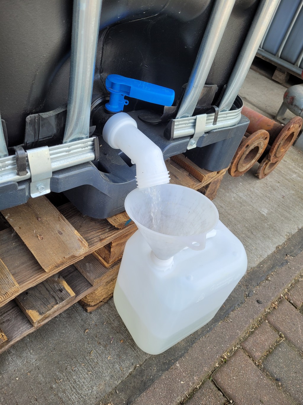 Start des Düngerversands – über 150 Pakete für die Gartensaison